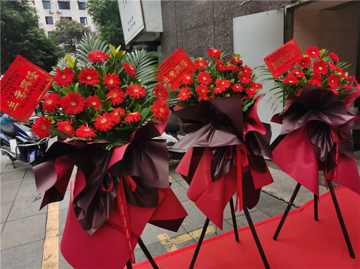 四川中青旅綿陽分社、綿陽市中旅假日旅行社、綿陽自來文化傳播有限公司24H自助售貨服務盛大開業(yè)